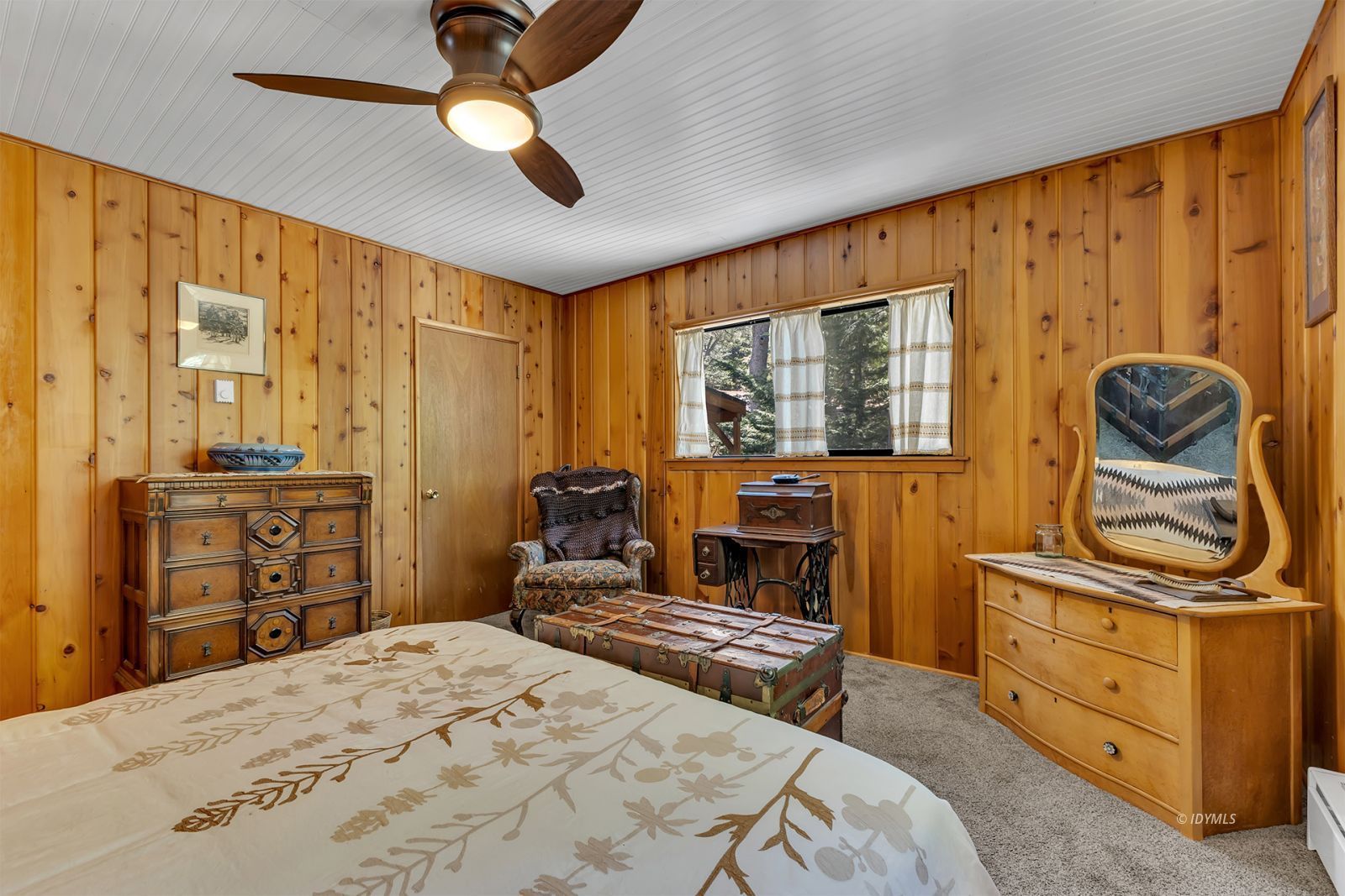 55175 John Muir Road, Unit CALIFO Idyllwild, CA 92549 - Photo 23 of 51 Main level bedroom 1 towards closet