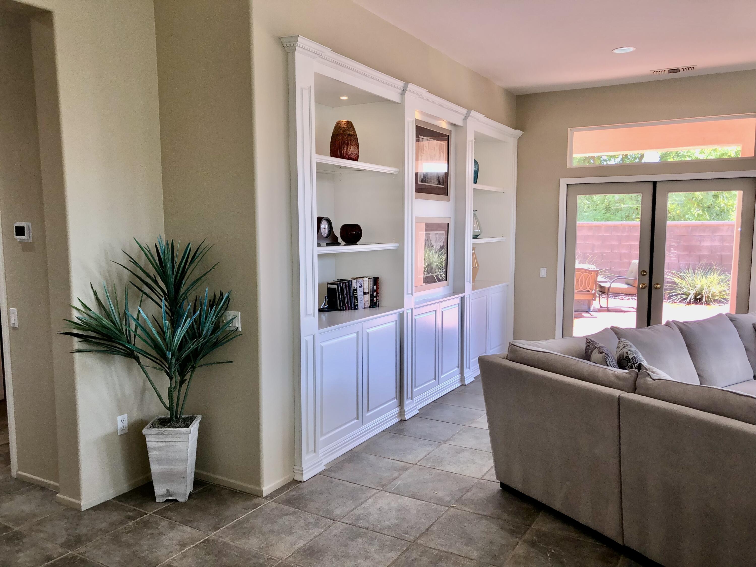 35932 Beringer Road Palm Desert, CA 92211 - Photo 23 of 44 a living room with furniture and a potted plant