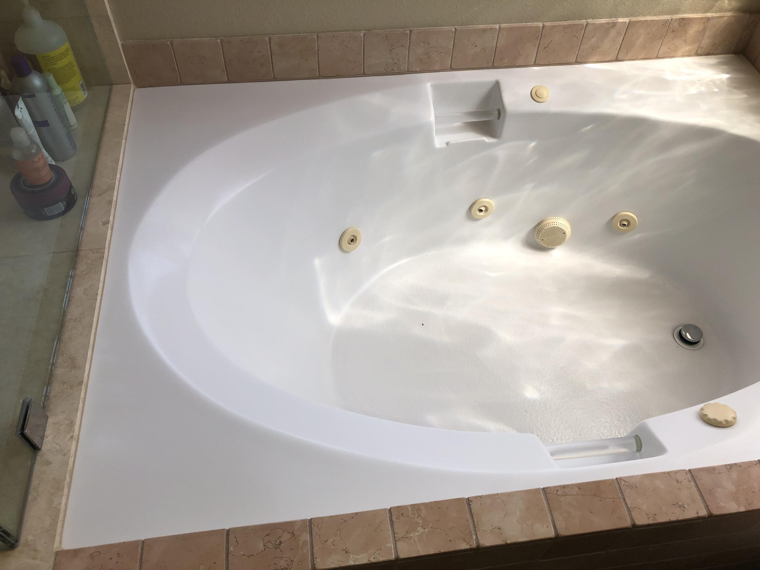 35932 Beringer Road Palm Desert, CA 92211 - Photo 37 of 44 a view of a bathtub in a bathroom