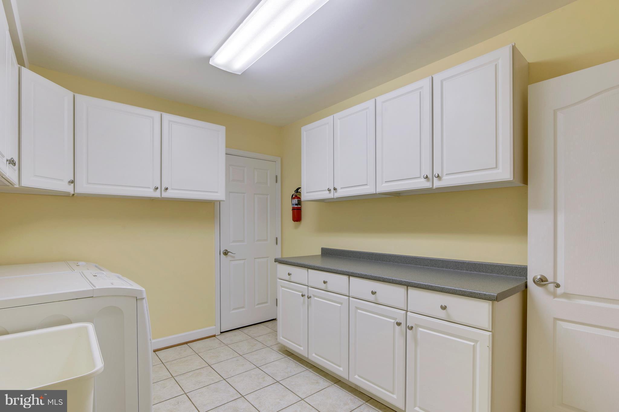 11840 Coloriver Road Manassas, VA 20112 - Photo 22 of 30 LAUNDRY ROOM