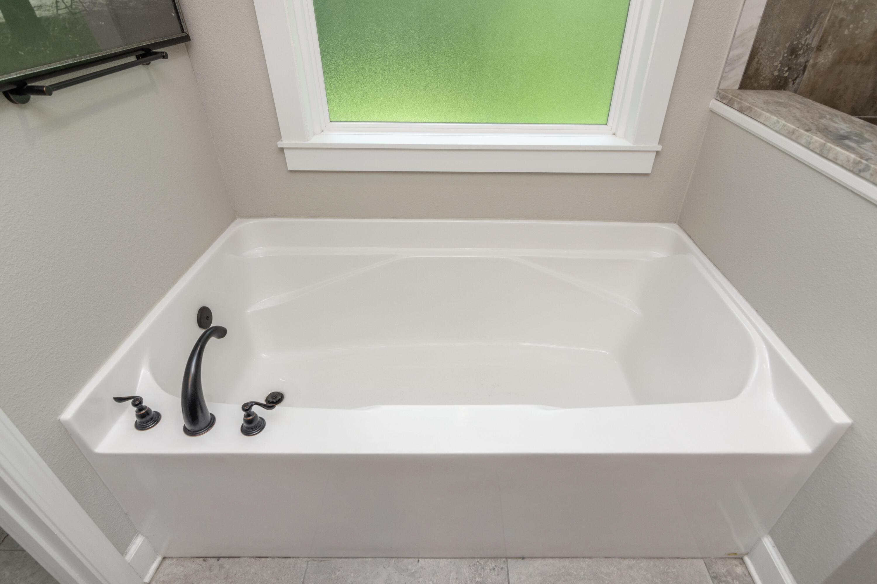 5822 Dairy Road Baker, FL 32531 - Photo 33 of 47 a bathroom with a bathtub