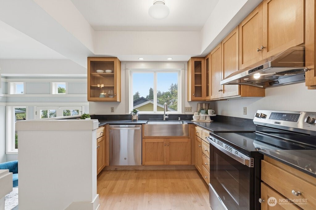 108 North 54th Street Seattle, WA 98103 - Photo 8 of 36