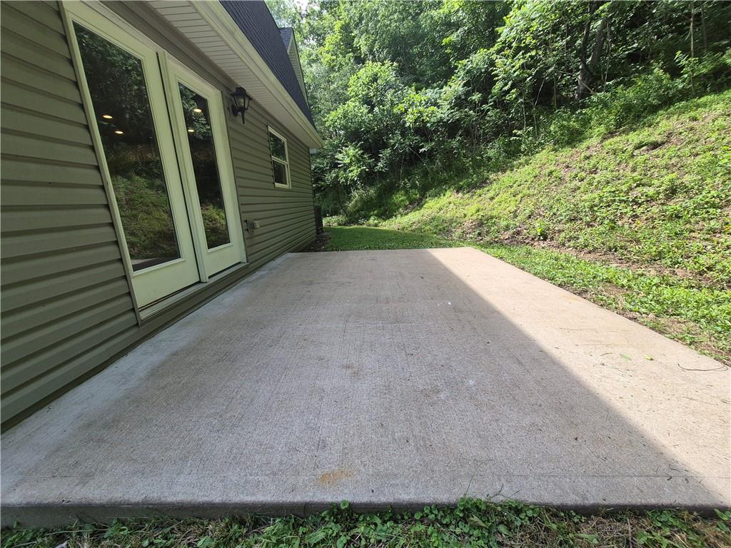 117 Cowpath Road Aliquippa, PA 15001 - Photo 7 of 50 REAR PATIO