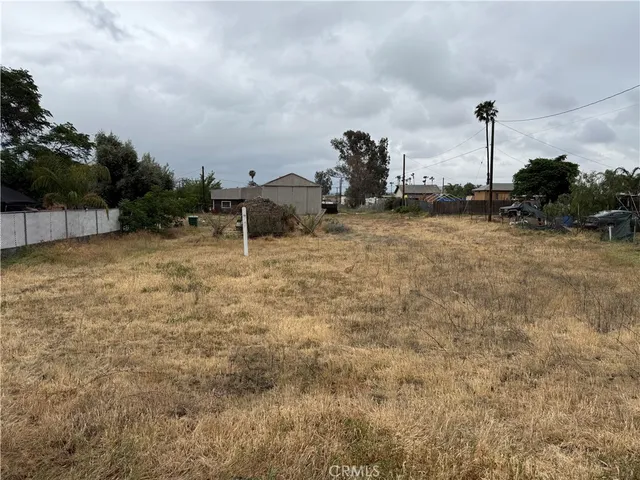 a view of a backyard of the house