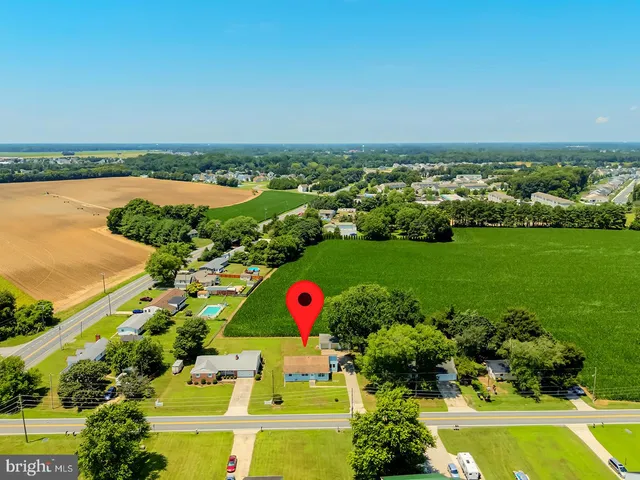 a view of front of house with a yard