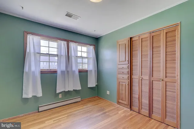 a view of a livingroom with wooden floor and closet