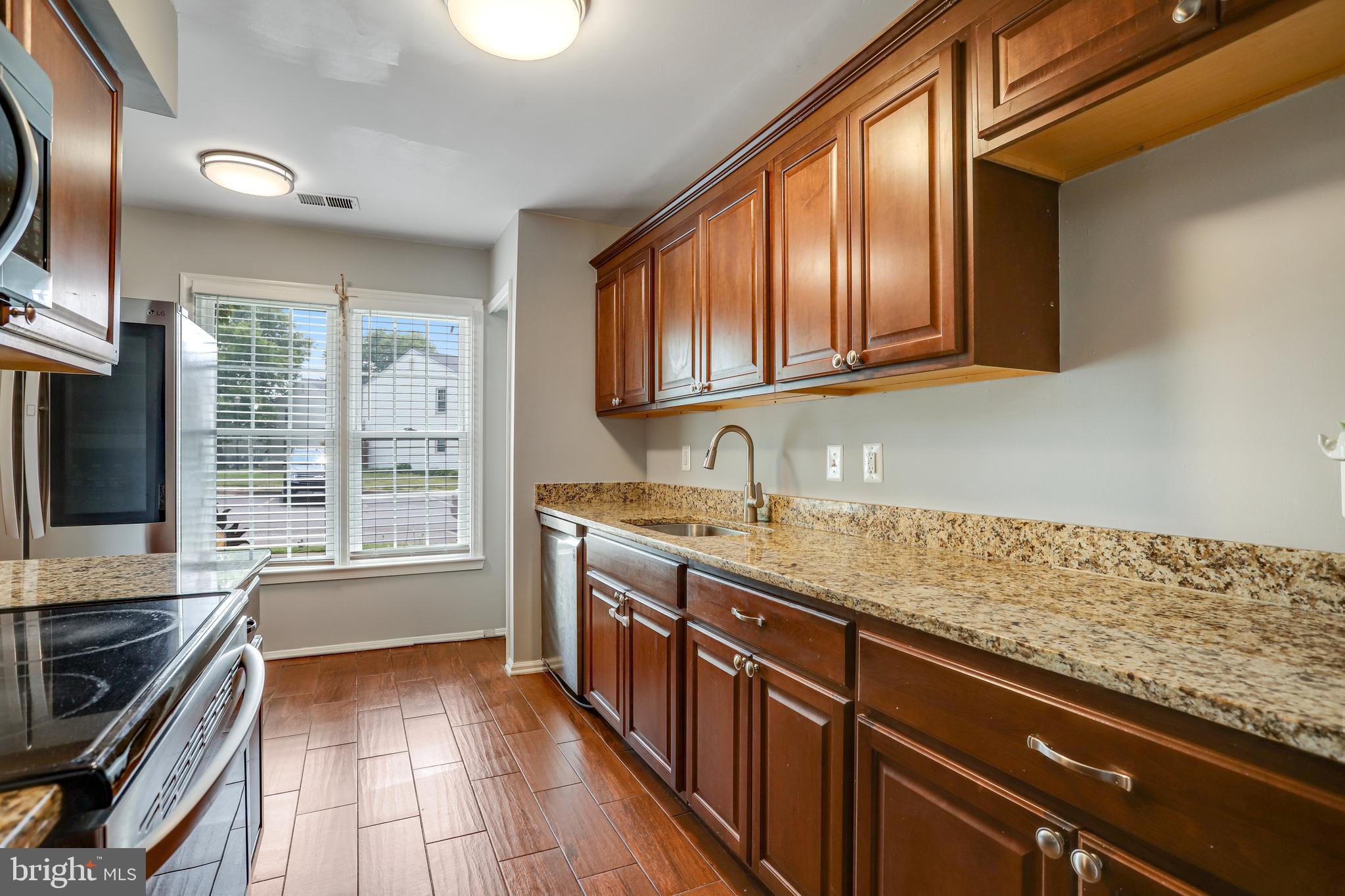 22303 Mayfield Square Sterling, VA 20164 - Photo 11 of 33