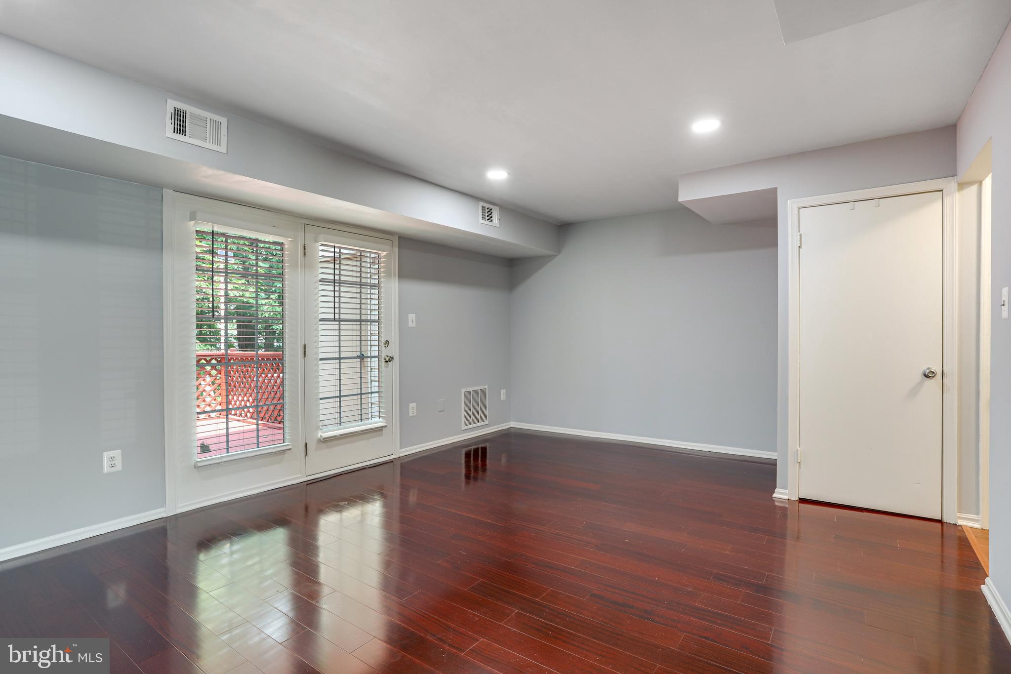 22303 Mayfield Square Sterling, VA 20164 - Photo 12 of 33