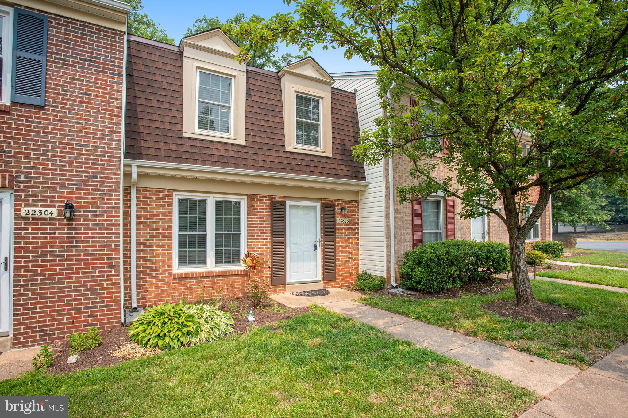 22303 Mayfield Square Sterling, VA 20164 - Photo 2 of 33