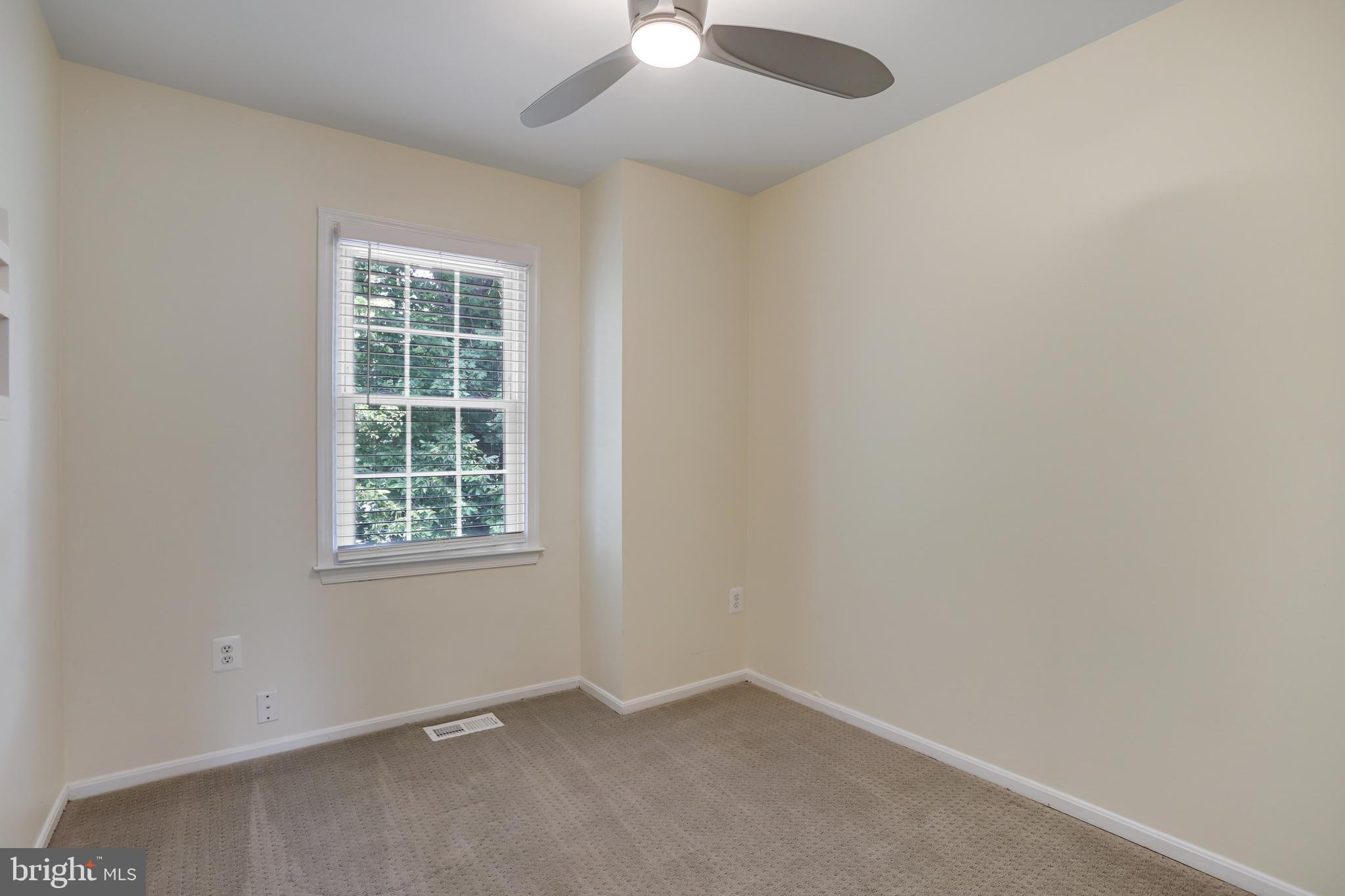 22303 Mayfield Square Sterling, VA 20164 - Photo 25 of 33