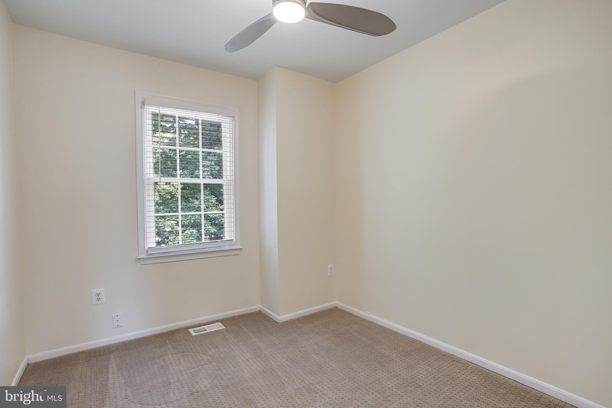 22303 Mayfield Square Sterling, VA 20164 - Photo 26 of 33