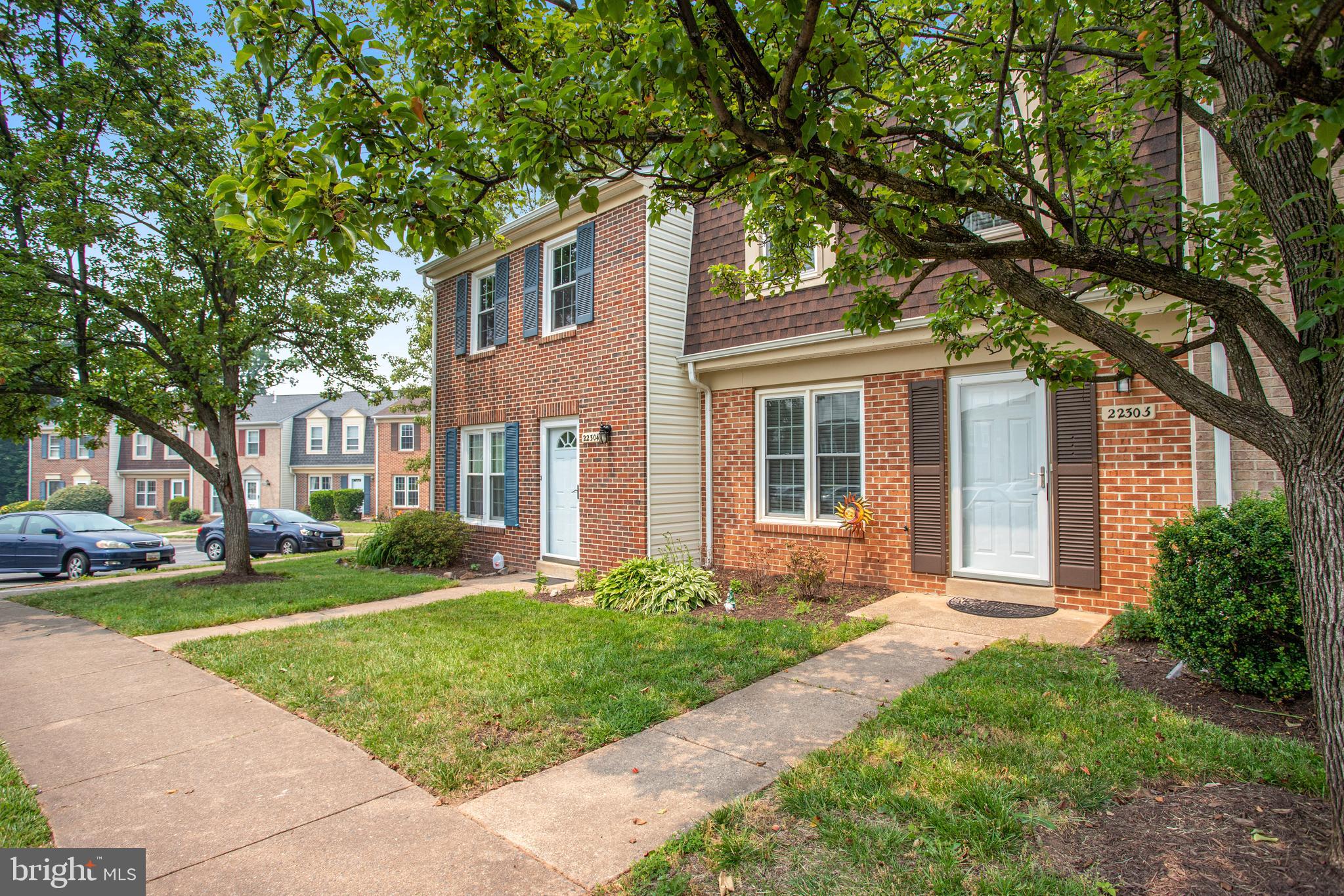 22303 Mayfield Square Sterling, VA 20164 - Photo 3 of 33