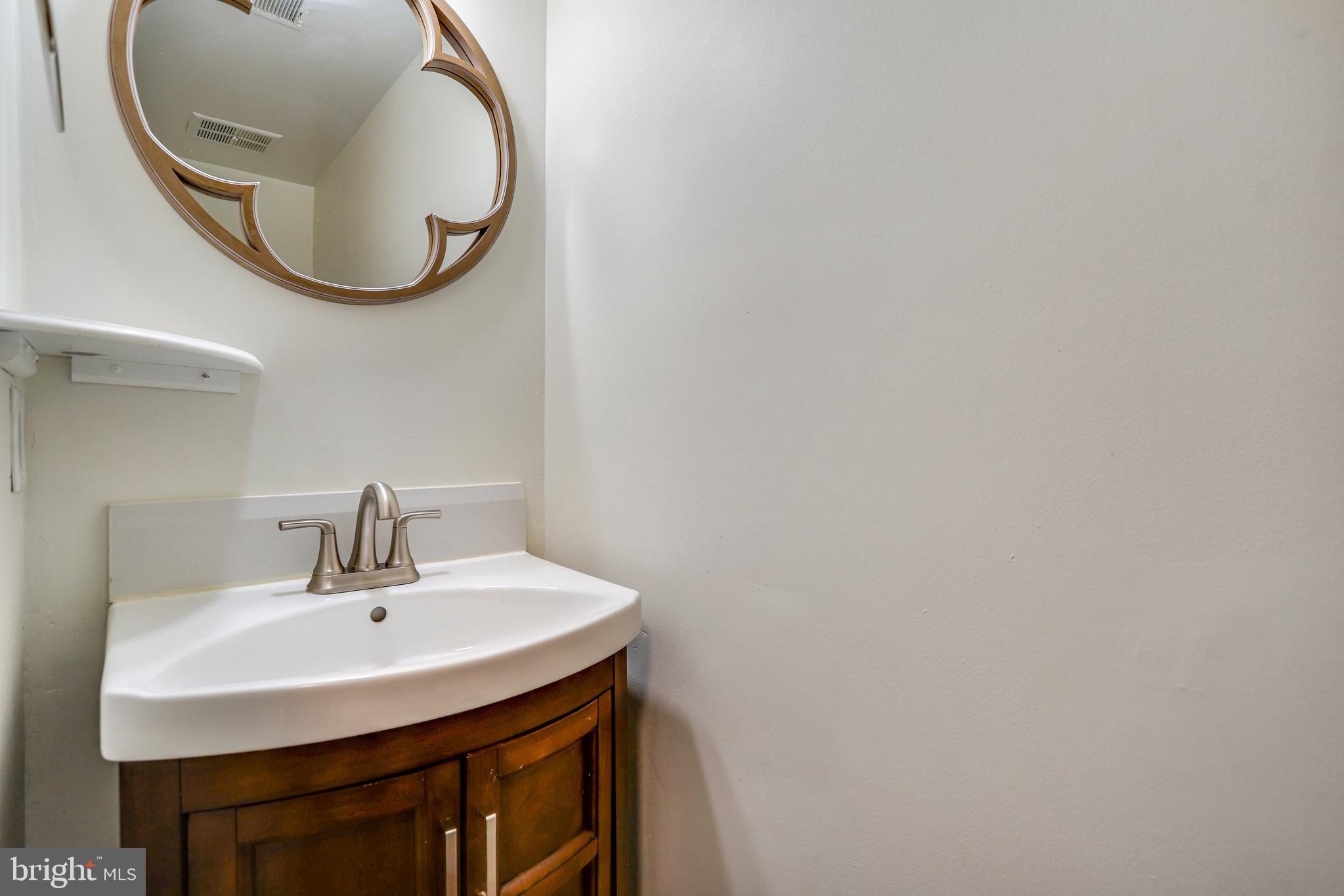 22303 Mayfield Square Sterling, VA 20164 - Photo 5 of 33