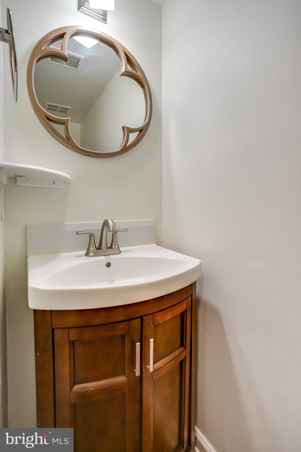 22303 Mayfield Square Sterling, VA 20164 - Photo 6 of 33