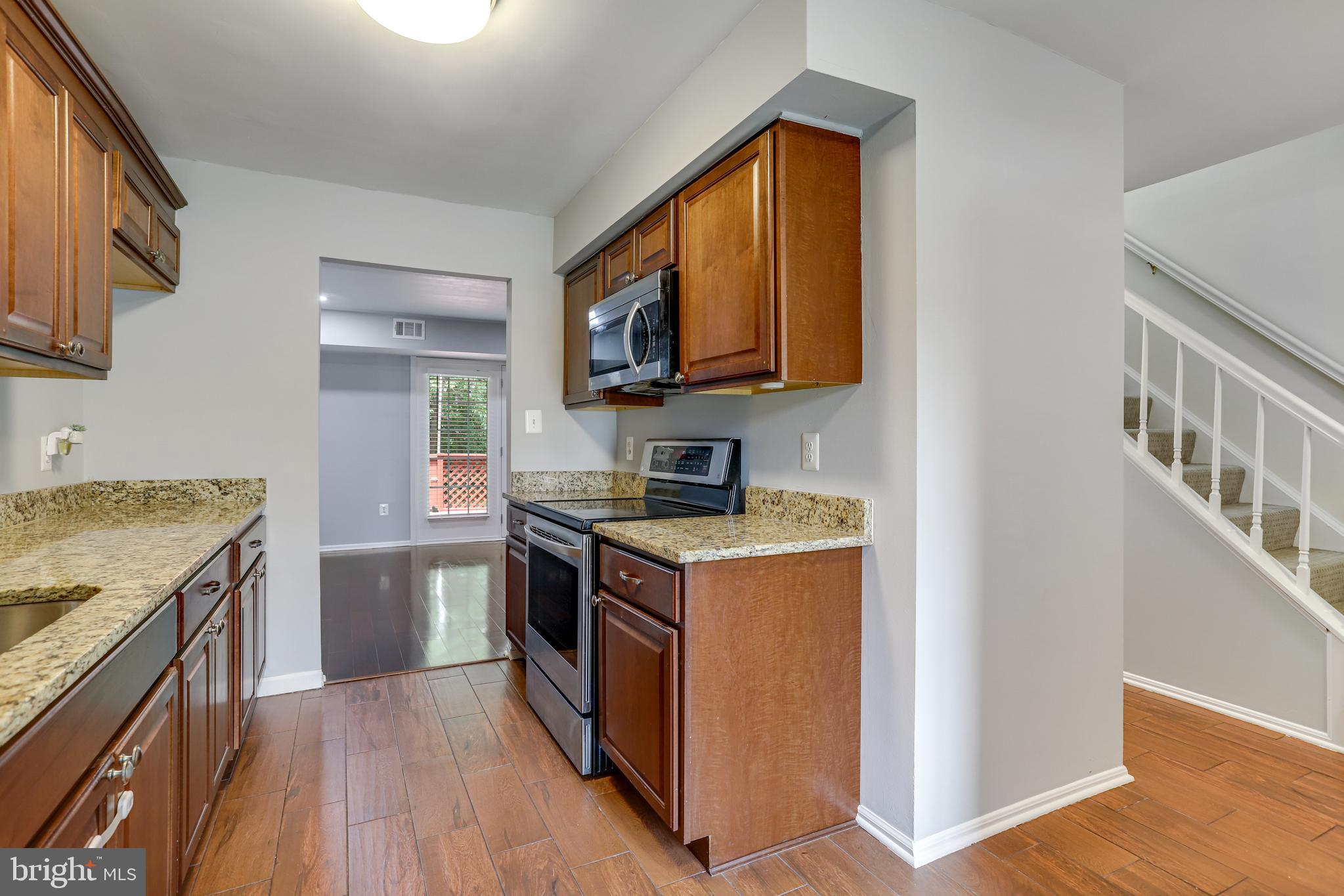 22303 Mayfield Square Sterling, VA 20164 - Photo 8 of 33