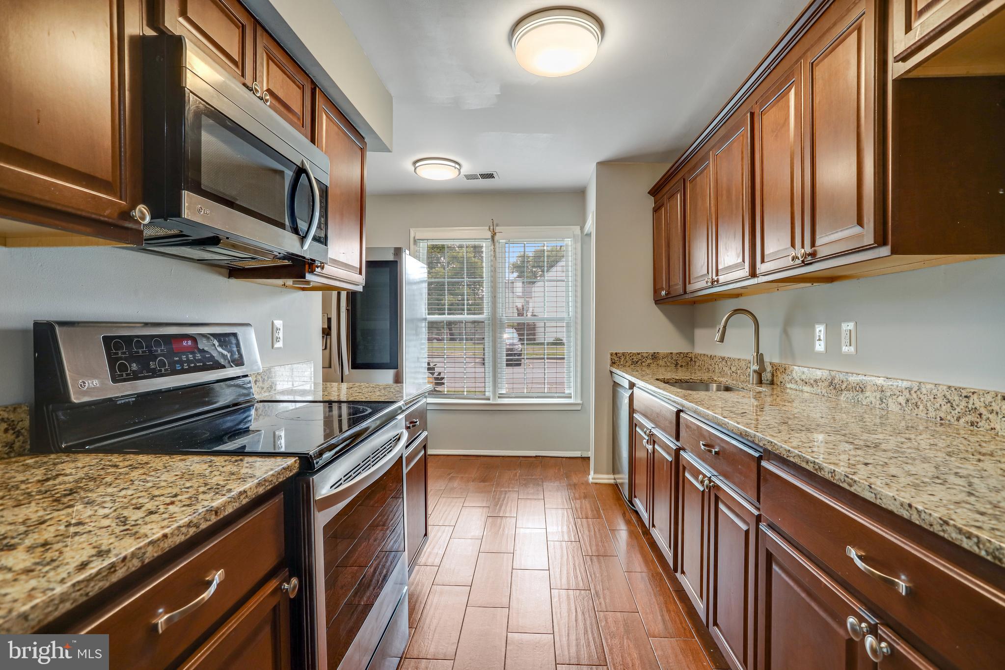 22303 Mayfield Square Sterling, VA 20164 - Photo 9 of 33