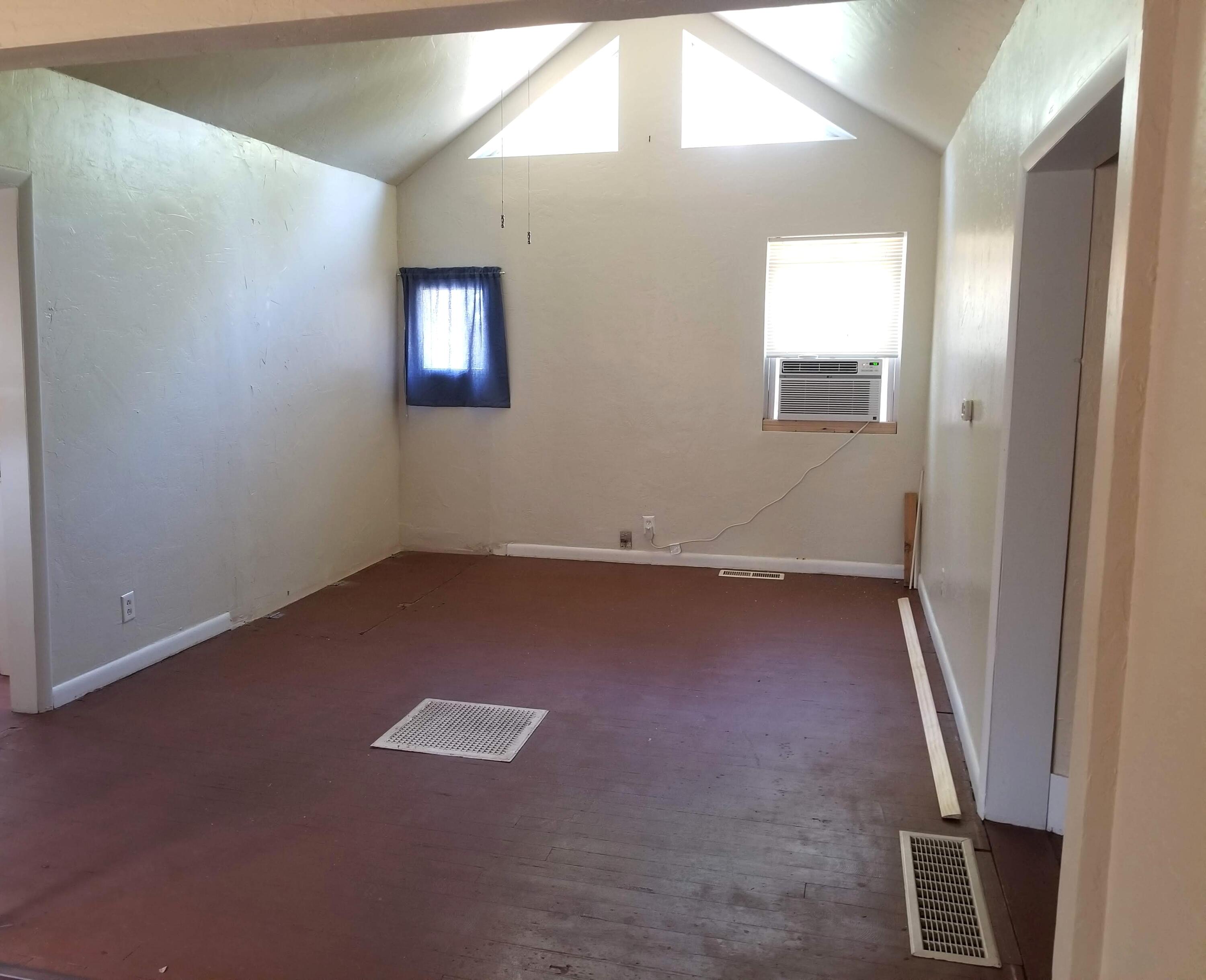 648 Carlin Street Sheridan, WY 82801 - Photo 6 of 13 Living Room