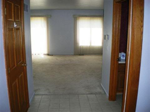 2208 Rochelle Park Drive Rochester, MI 48309 - Photo 5 of 15 544699-4.JPG