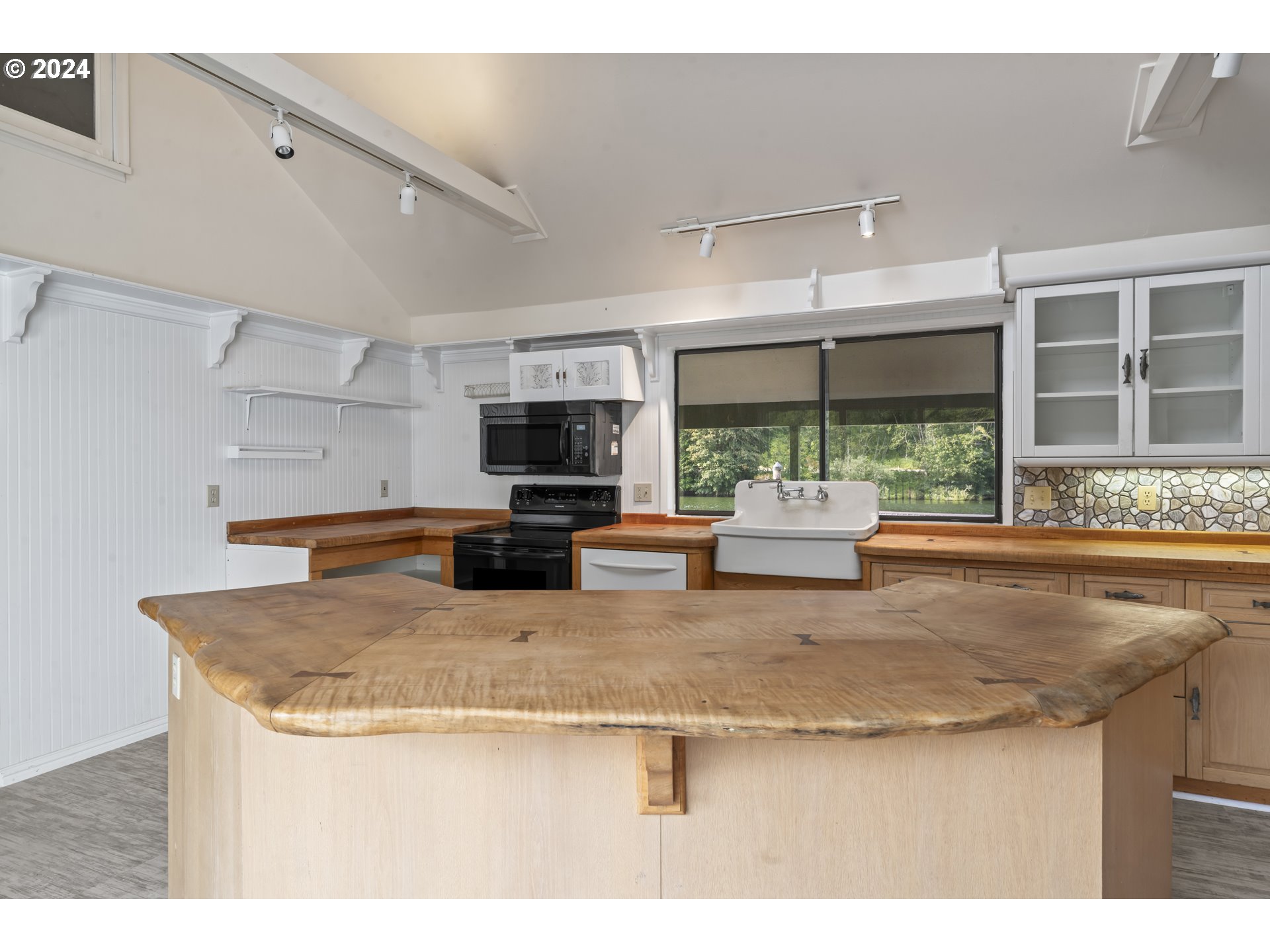 9915 Sweet Creek Road Mapleton, OR 97453 - Photo 16 of 48 Gallery Image 16