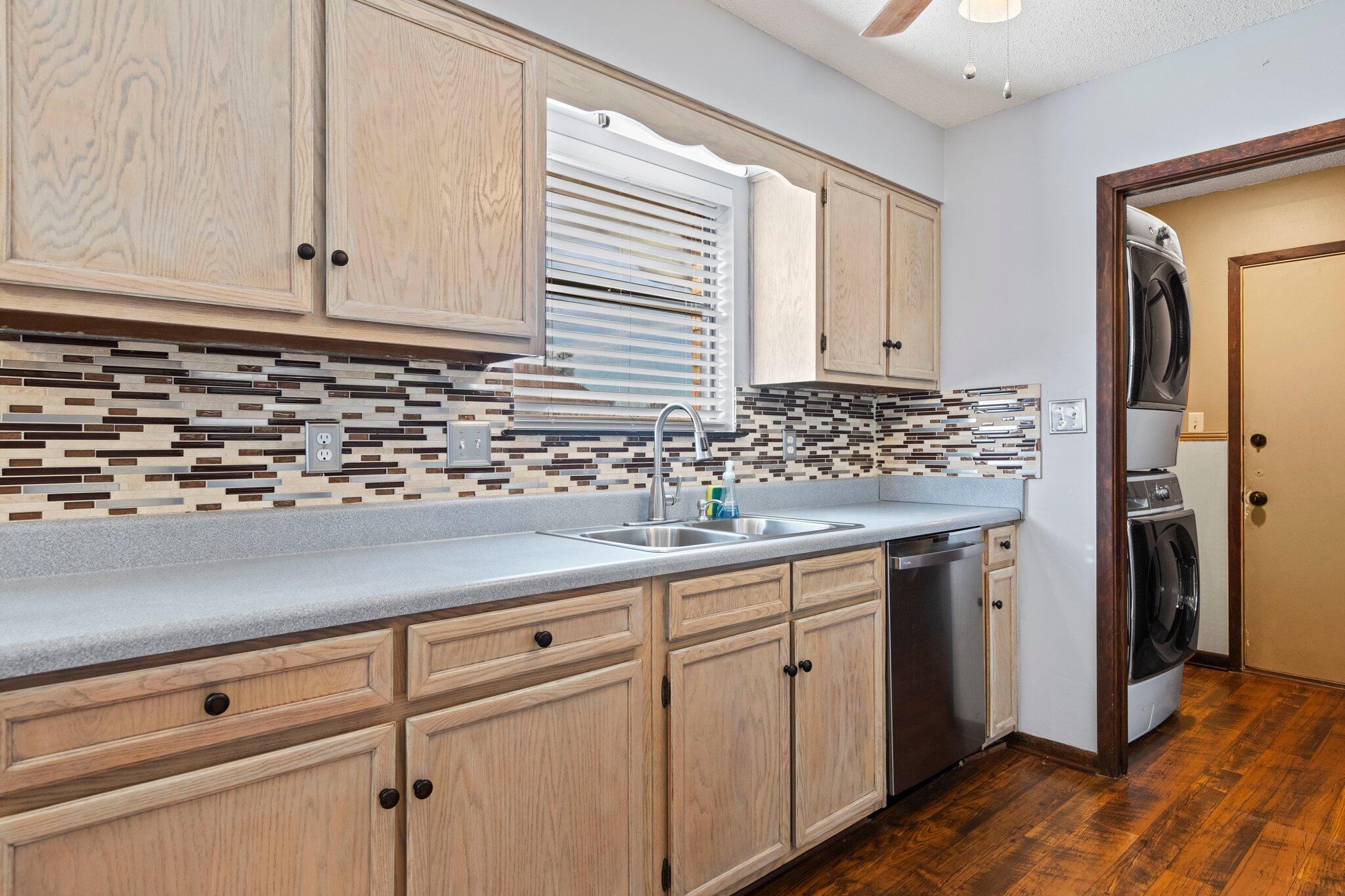 466 Olde Post Road Niceville, FL 32578 - Photo 13 of 49 a kitchen with granite countertop white cabinets and white appliances