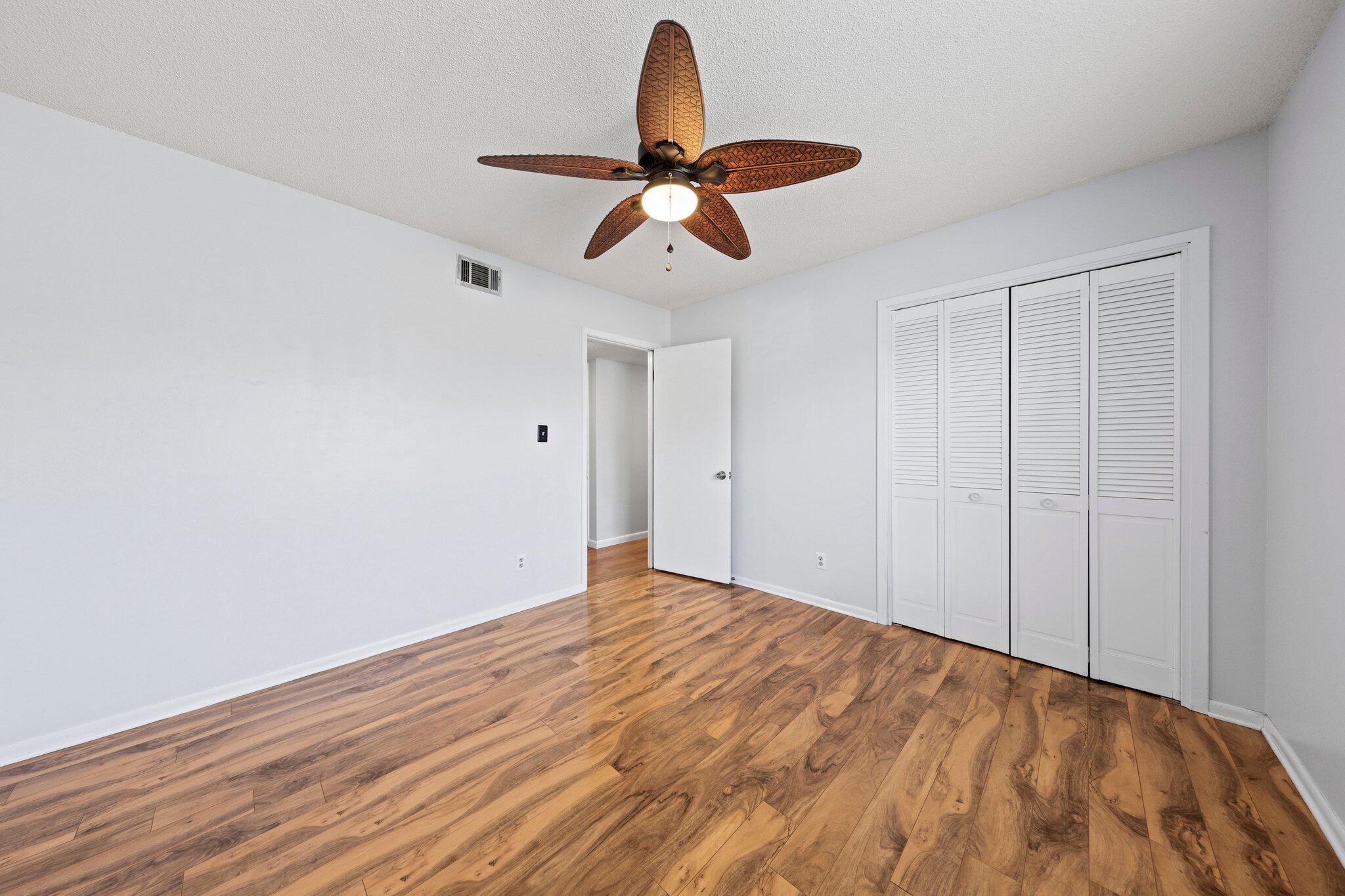 466 Olde Post Road Niceville, FL 32578 - Photo 24 of 49 a view of empty room with ceiling fan