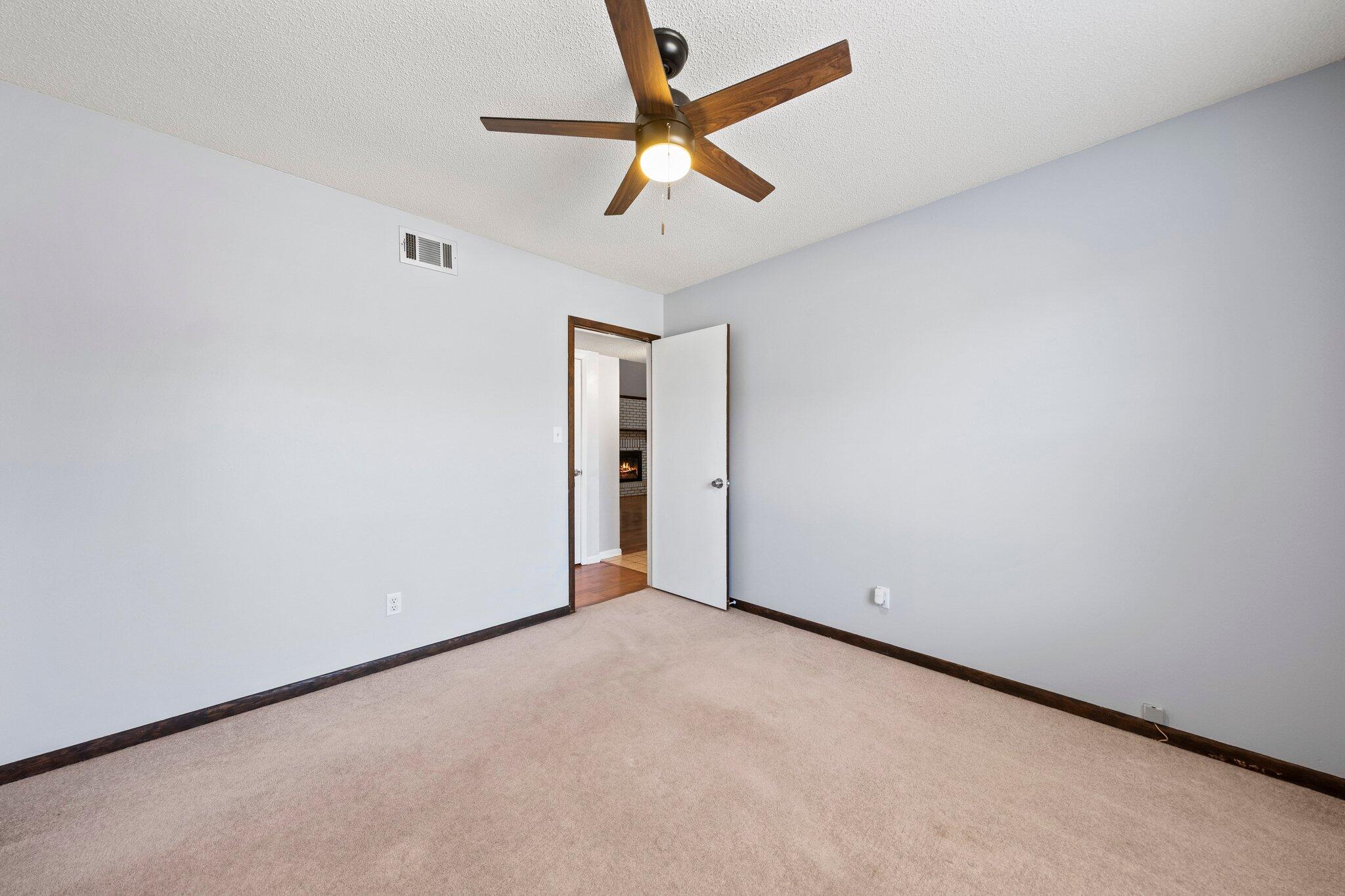 466 Olde Post Road Niceville, FL 32578 - Photo 27 of 49 an empty room with a window and a fan