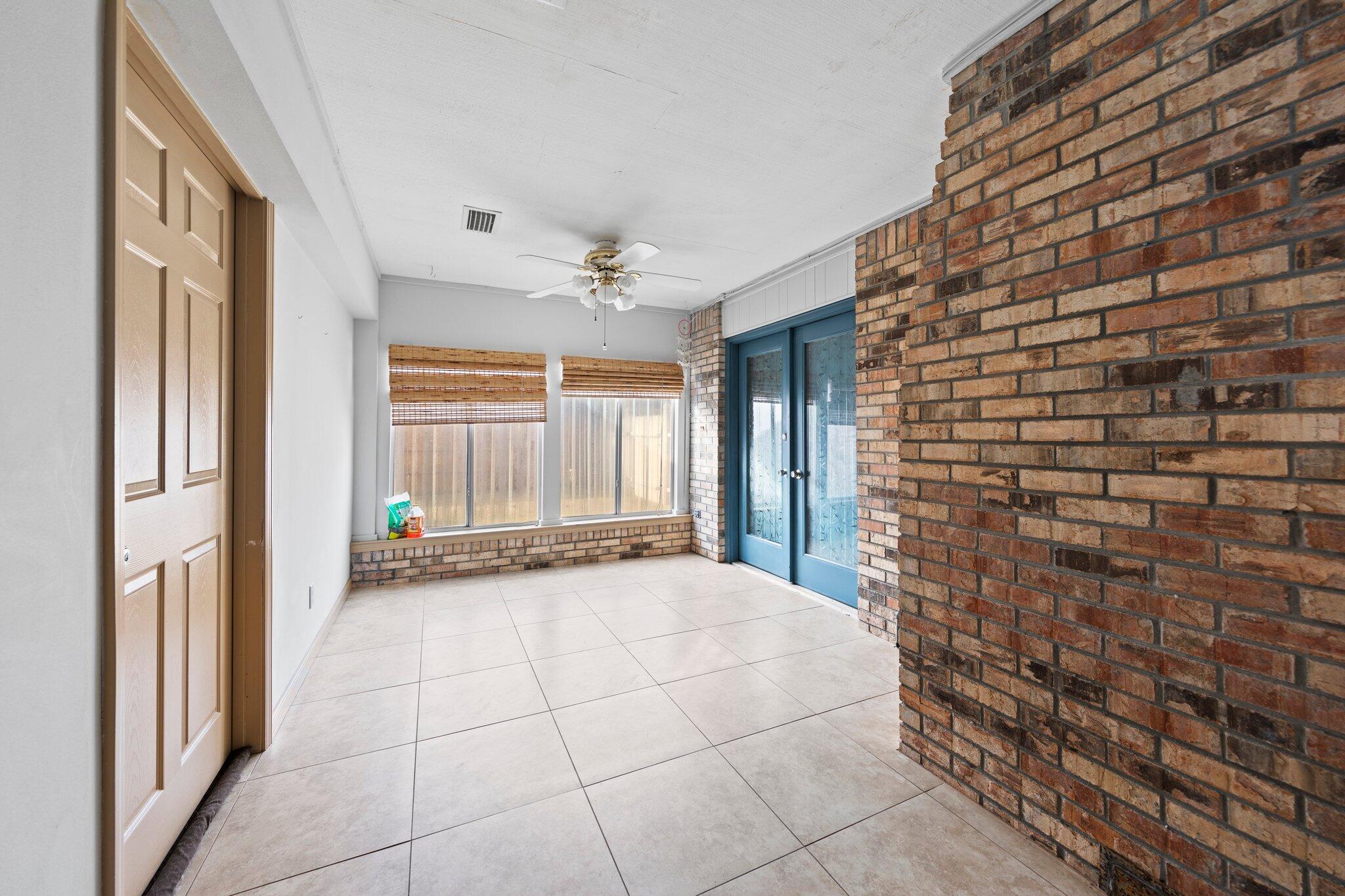 466 Olde Post Road Niceville, FL 32578 - Photo 37 of 49 a view of an empty room with a window