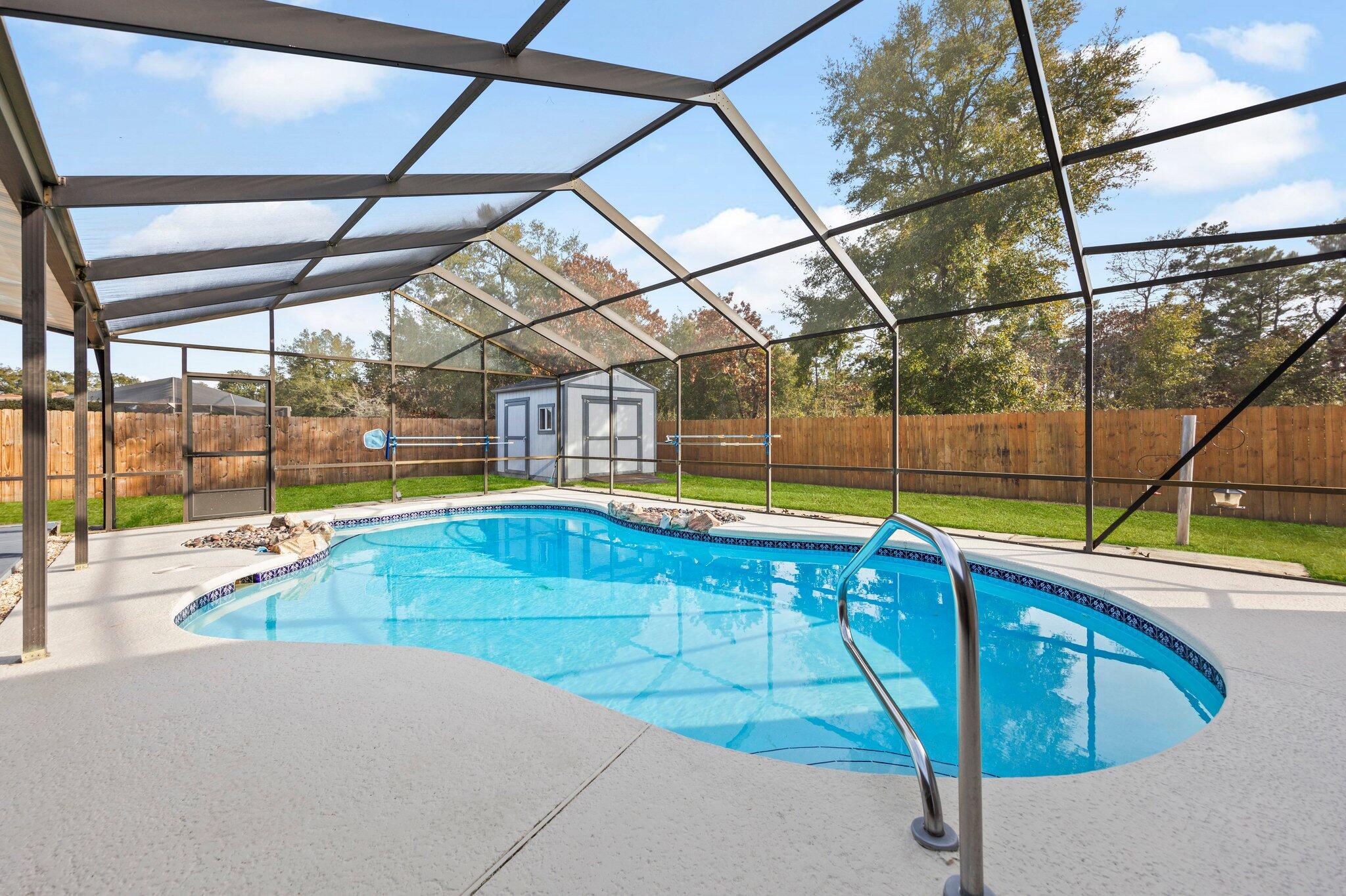 466 Olde Post Road Niceville, FL 32578 - Photo 38 of 49 a view of a backyard with a swimming pool