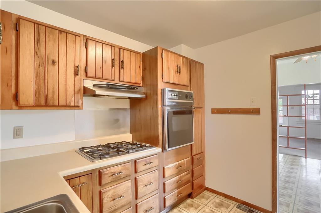 849 Hober Avenue McKees Rocks, PA 15136 - Photo 7 of 24 The kitchen has a gas cook top and gas oven.