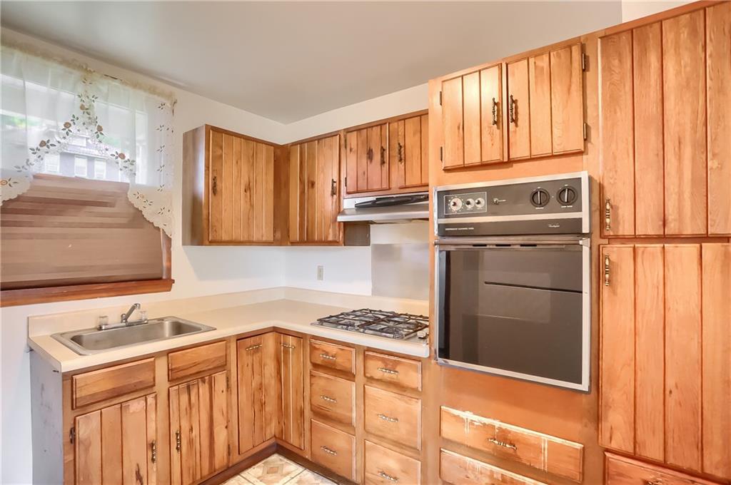 849 Hober Avenue McKees Rocks, PA 15136 - Photo 8 of 24 Kitchen.