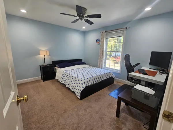 $4,000 | 9 Hibiscus Way, Nashua, NH 03062