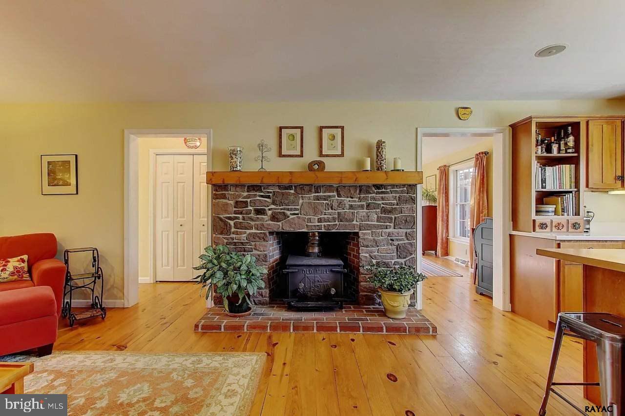 6475 Cabot Road Dover, PA 17315 - Photo 6 of 36