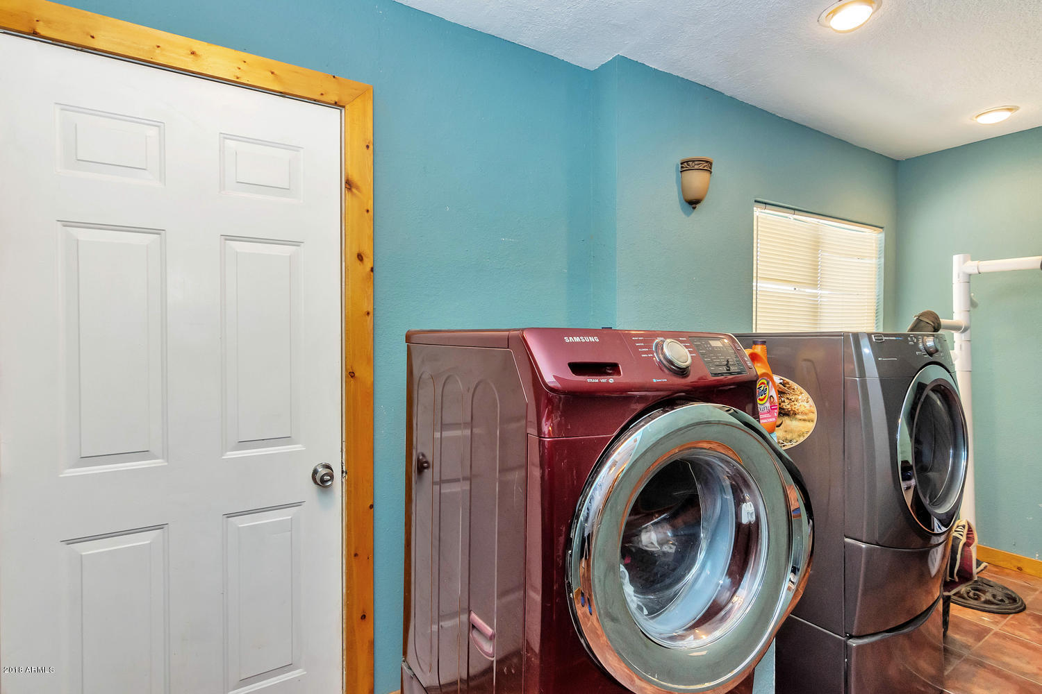 1825 East Joy Ranch Road Phoenix, AZ 85086 - Photo 16 of 22 1825 E Joy Ranch Rd-large-020-20-Laundry