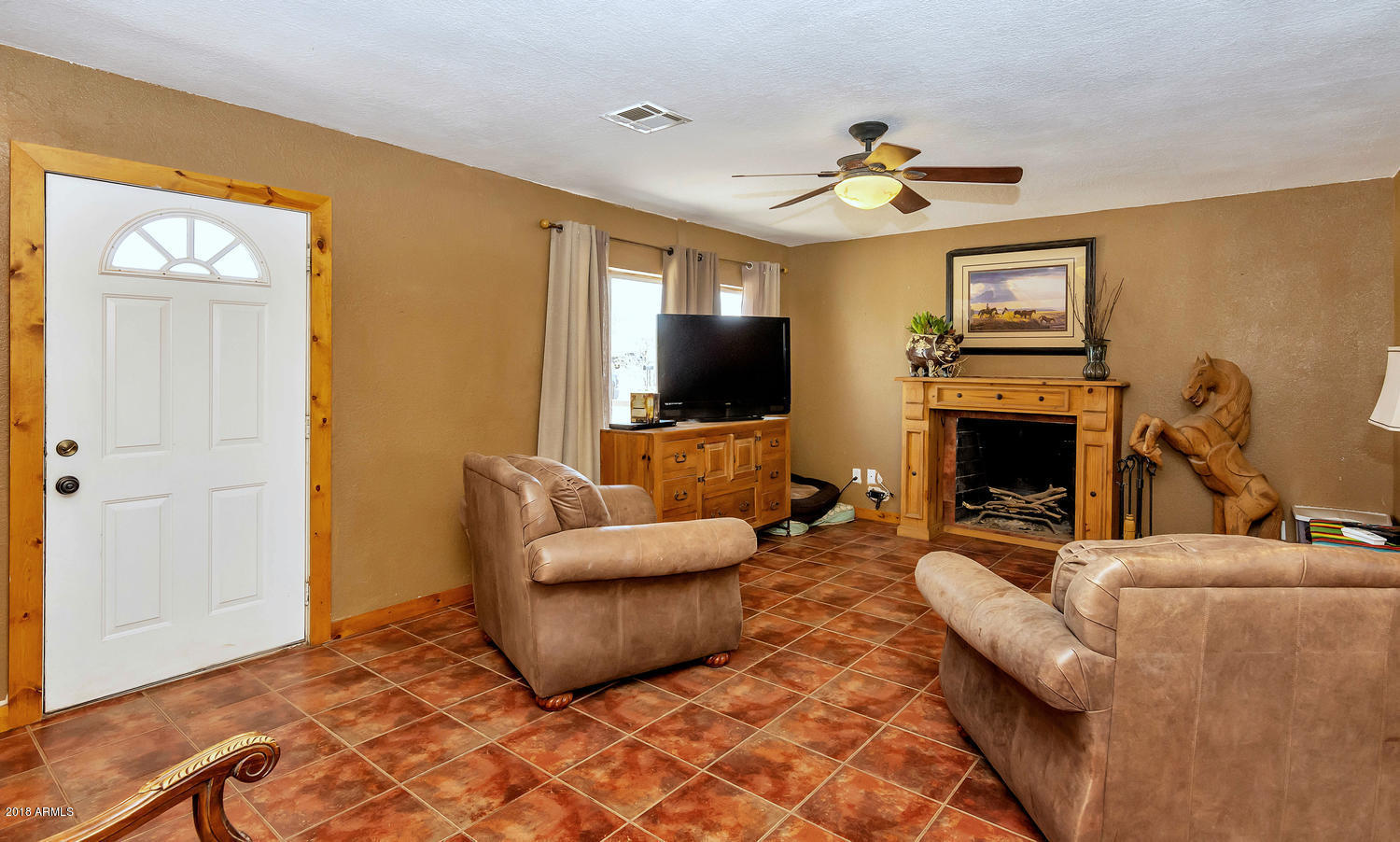 1825 East Joy Ranch Road Phoenix, AZ 85086 - Photo 3 of 22 1825 E Joy Ranch Rd-large-005-2-Main Liv