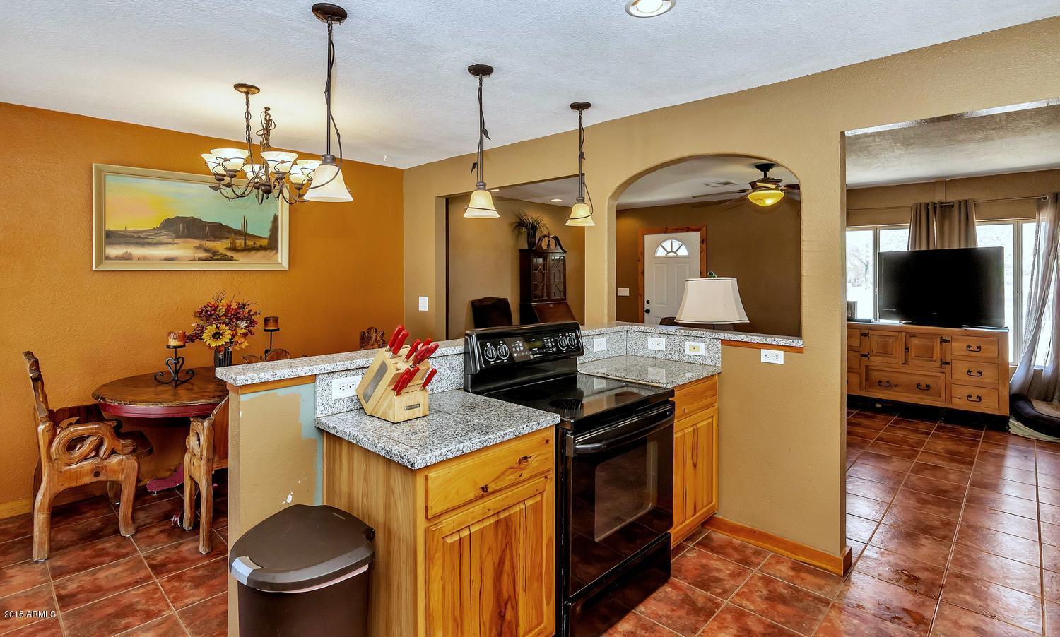 1825 East Joy Ranch Road Phoenix, AZ 85086 - Photo 8 of 22 1825 E Joy Ranch Rd-large-010-6-Kitchen-