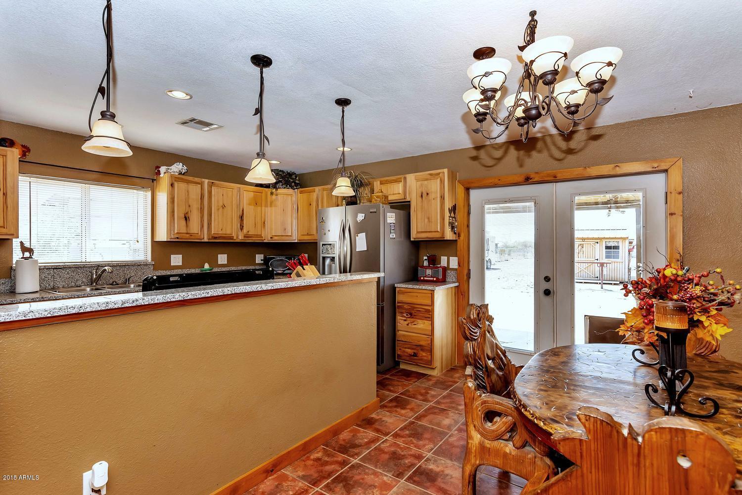 1825 East Joy Ranch Road Phoenix, AZ 85086 - Photo 10 of 22 1825 E Joy Ranch Rd-large-012-23-Kitchen