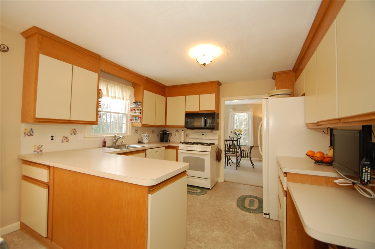 10 Blueberry Hill Road Amherst, NH 03031 - Photo 2 of 19