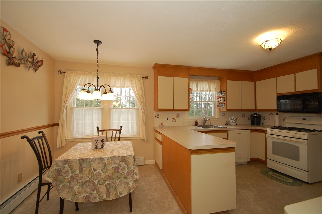 10 Blueberry Hill Road Amherst, NH 03031 - Photo 3 of 19