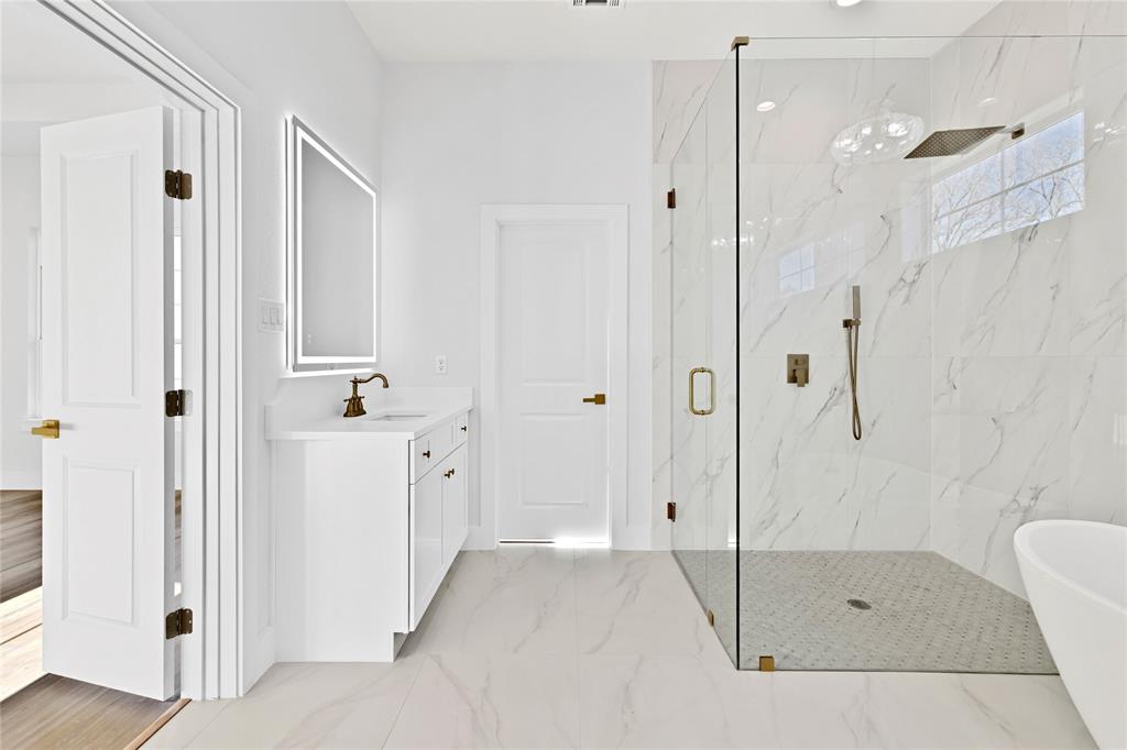 360 Dalton Road Canton, TX 75103 - Photo 11 of 23 a bathroom with a shower and a tub