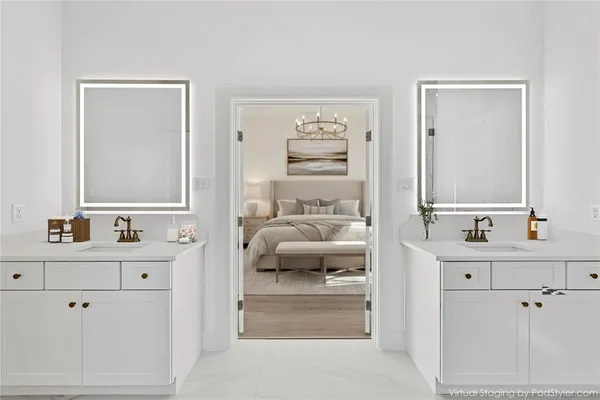 a en suite bathroom with a double vanity sink and mirror