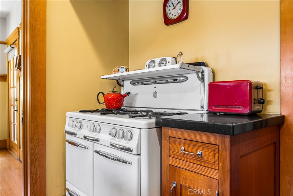 155 North Cleveland Street Orange, CA 92866 - Photo 11 of 39 a close view of washer and dryer