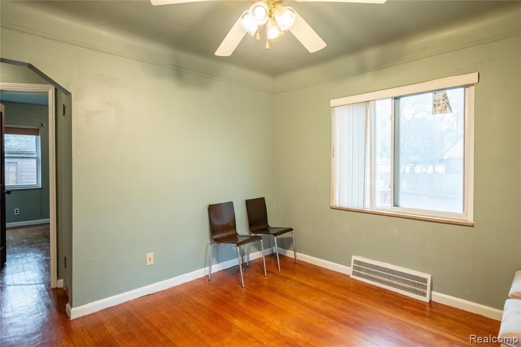 331 Elizabeth Lake Road Pontiac, MI 48341 - Photo 10 of 38