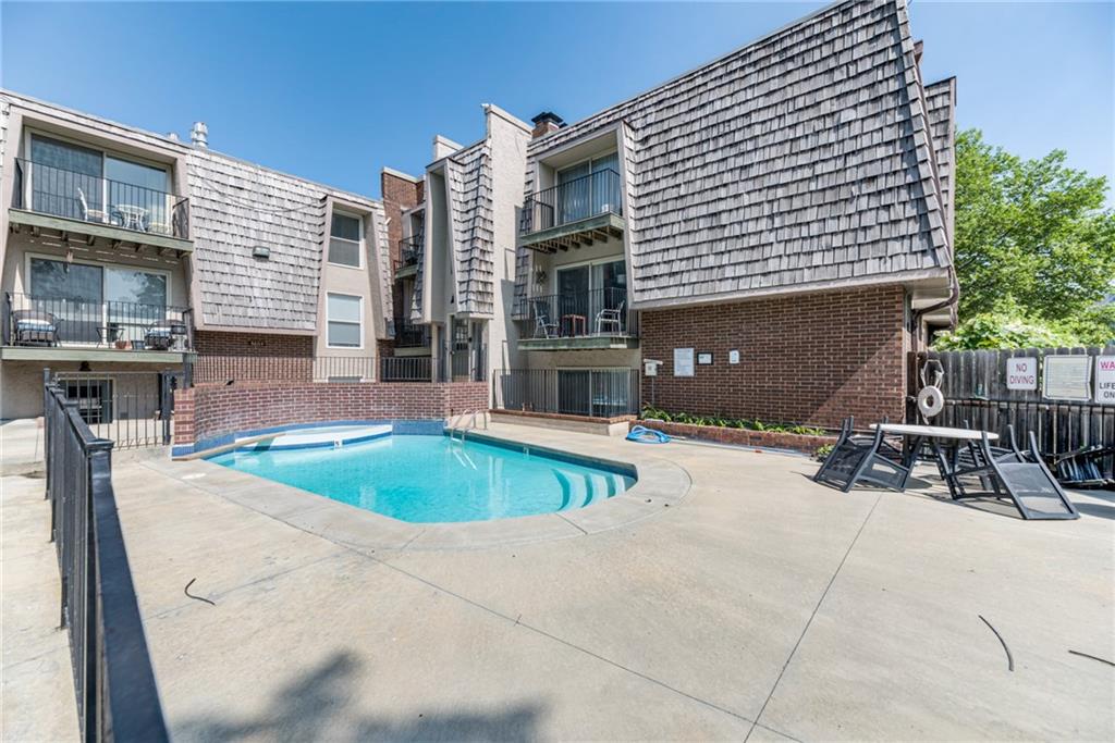 3602 Gillham Road, Unit 4 Kansas City, MO 64111 - Photo 2 of 27