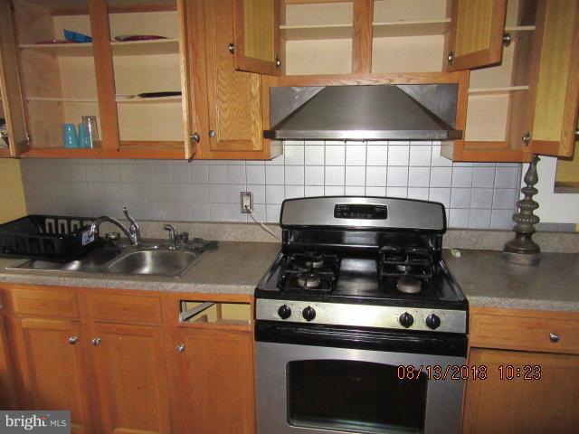 3314 Auchentoroly Terrace Baltimore, MD 21217 - Photo 2 of 13 Kitchen