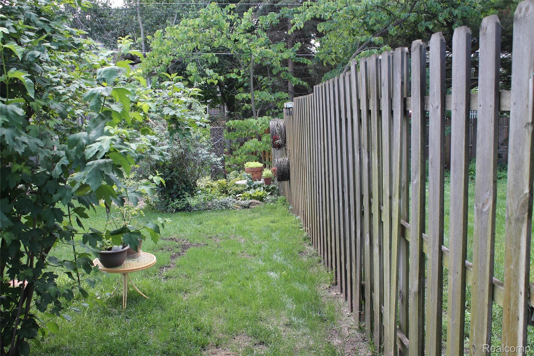 2670 East Wardlow Road Highland, MI 48356 - Photo 68 of 99 fenced backyard