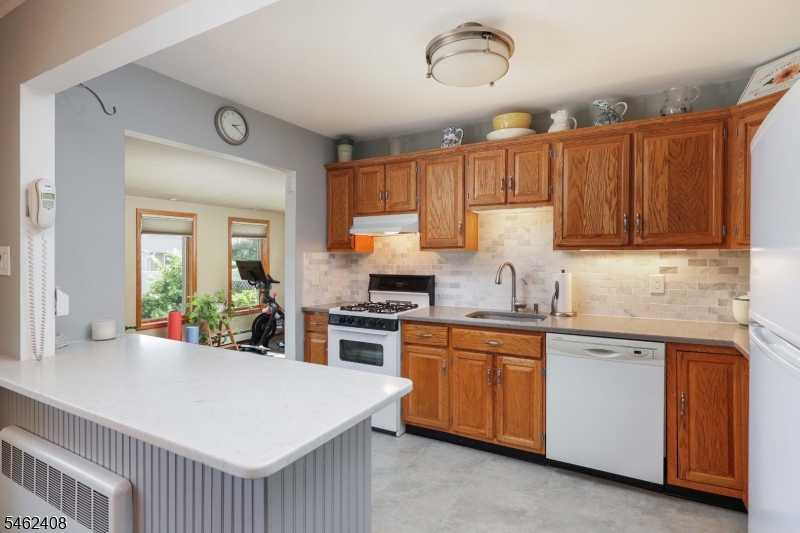 525 Princeton Road Linden, NJ 07036 - Photo 9 of 36 Gallery Image 9