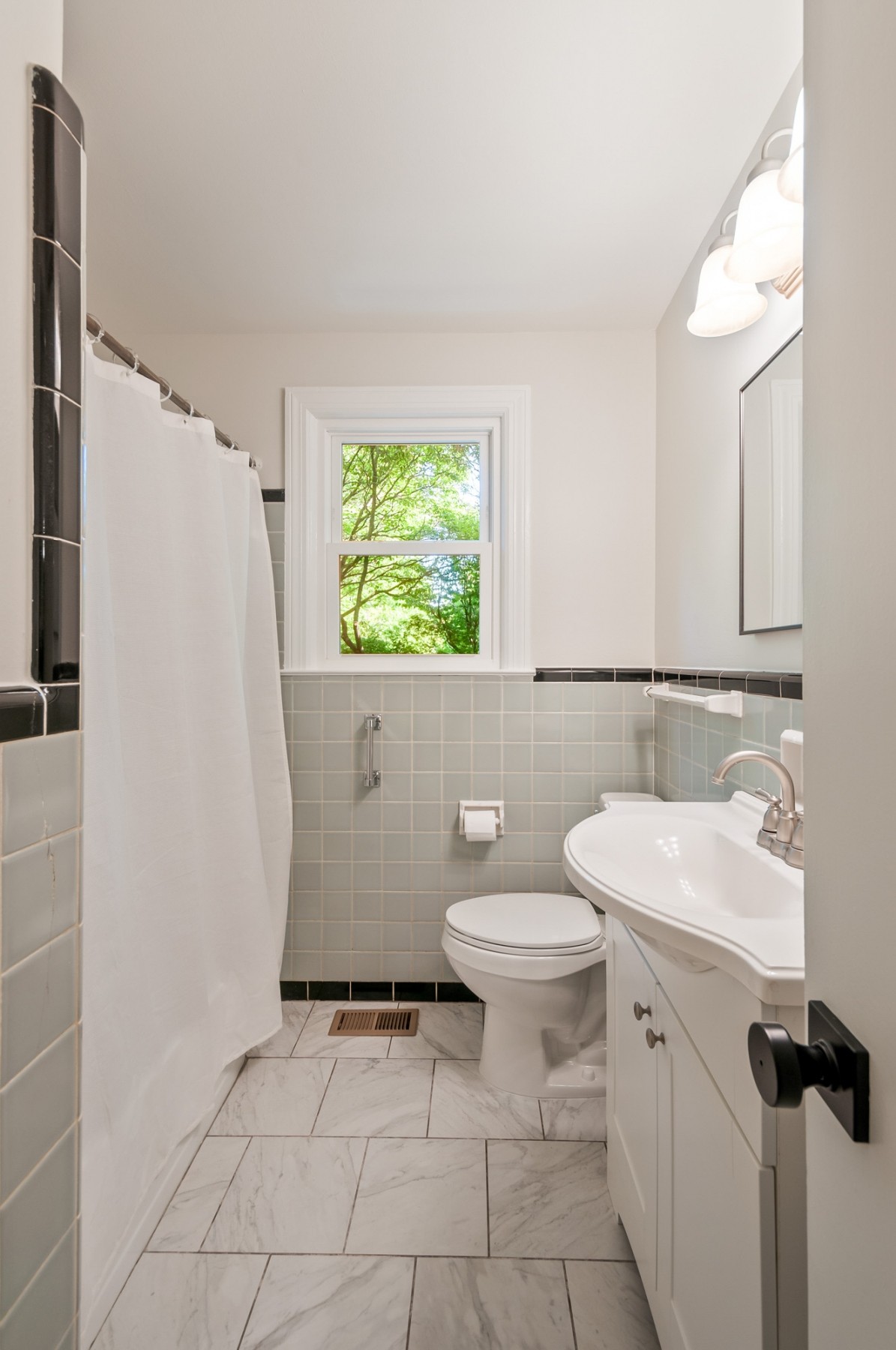 549 Elysian Fields Road Nashville, TN 37211 - Photo 14 of 17 a bathroom with a sink toilet and shower