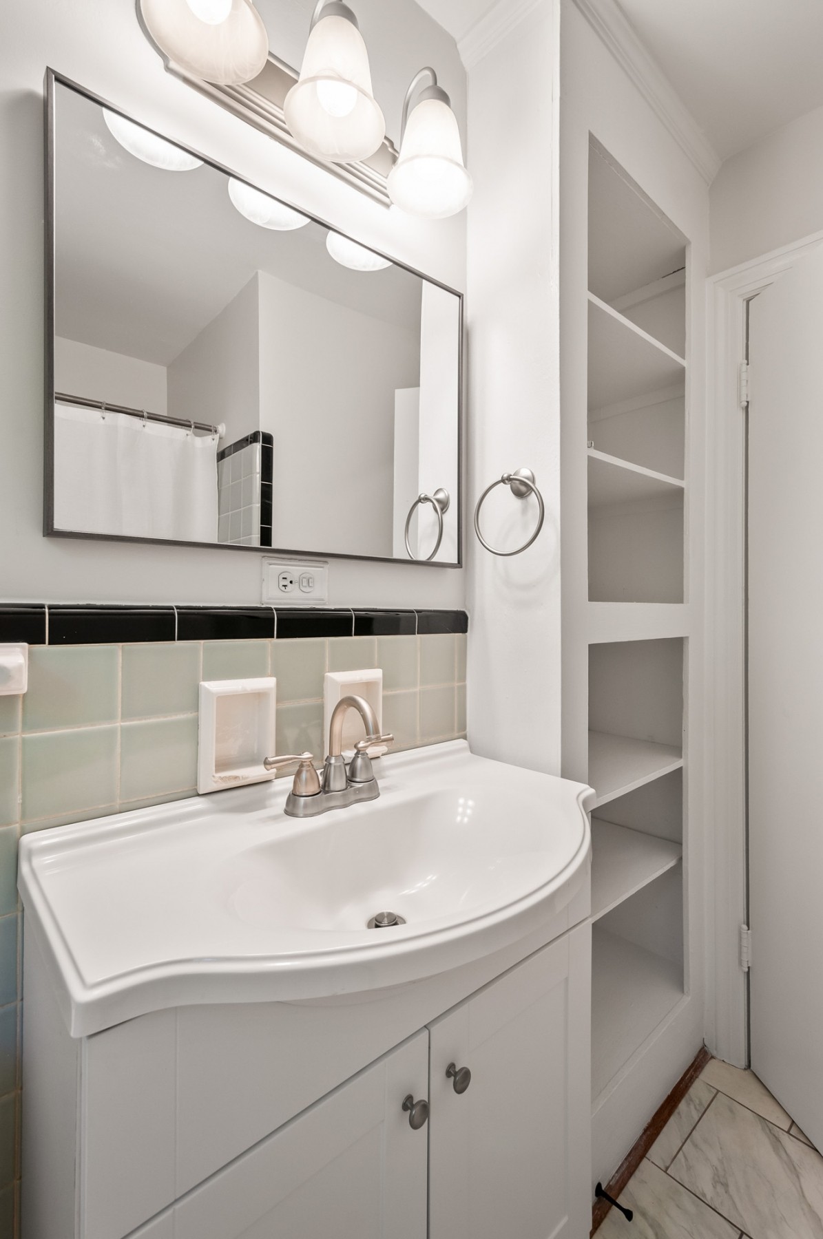 549 Elysian Fields Road Nashville, TN 37211 - Photo 15 of 17 a bathroom with a sink and a mirror