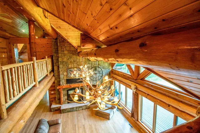 $1,280,000 | 15945 County Road 16 Northwest, Evansville, MN 56326