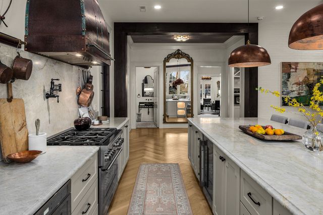 a view of livingroom with furniture